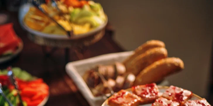 Aktivní pobyt v Jizerkách: hotel v Kořenově se snídaní a venkovním bazénem