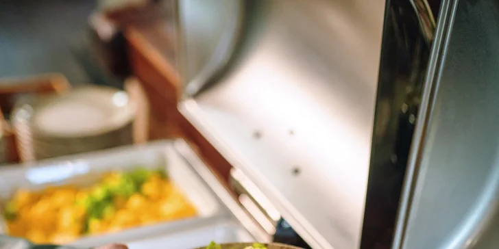 Aktivní pobyt v Jizerkách: hotel v Kořenově se snídaní a venkovním bazénem