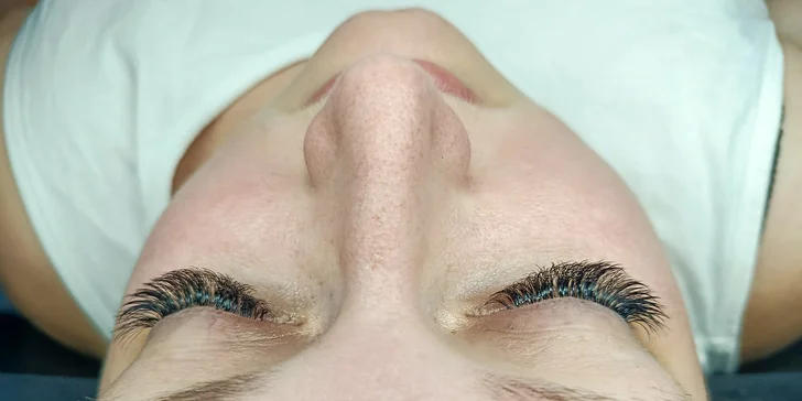 Dokonalý pohled: barvení řas, lash lifting i laminace v salonu v centru Zlína