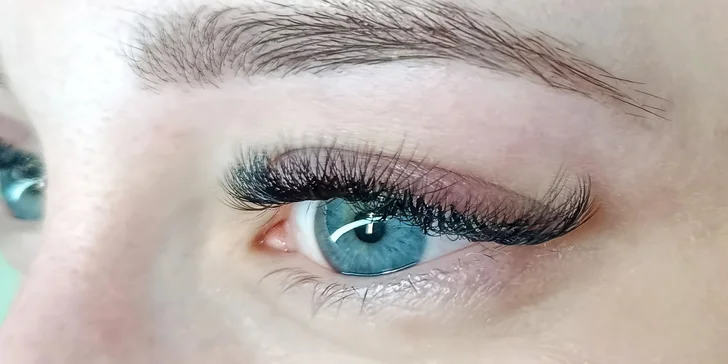 Dokonalý pohled: barvení řas, lash lifting i laminace v salonu v centru Zlína