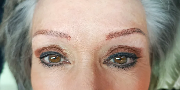 Dokonalé obočí díky laminaci, barvení nebo microbladingu