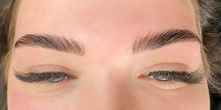 Dokonalé obočí díky laminaci, barvení nebo microbladingu