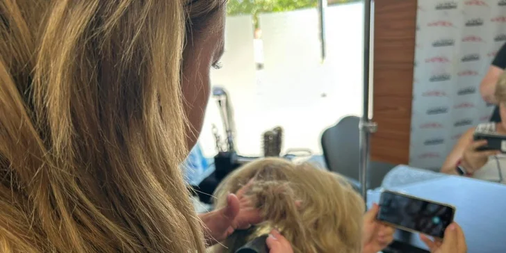 Komplexní péče o vaše vlasy: wellness a diagnostika vlasové pokožky, masáž