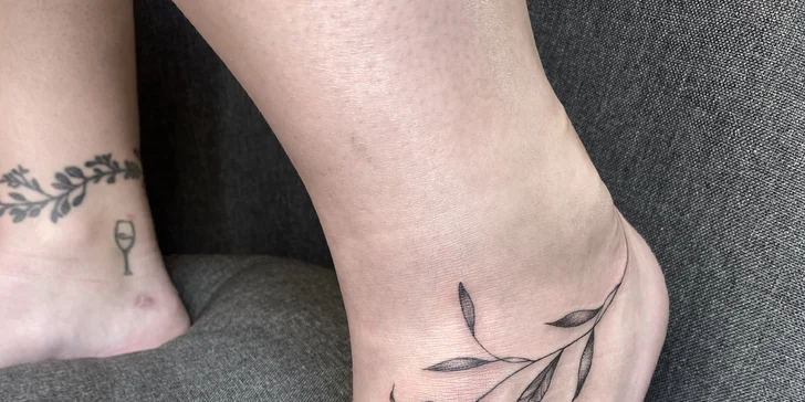 Tetování: mini do 3 cm nebo libovolné v hodnotě 1 000 nebo 2 000 Kč