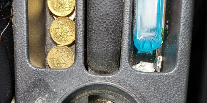 Vyčištěno do posledního smítka: detailing interiéru vašeho auta od vysátí po čištění parou