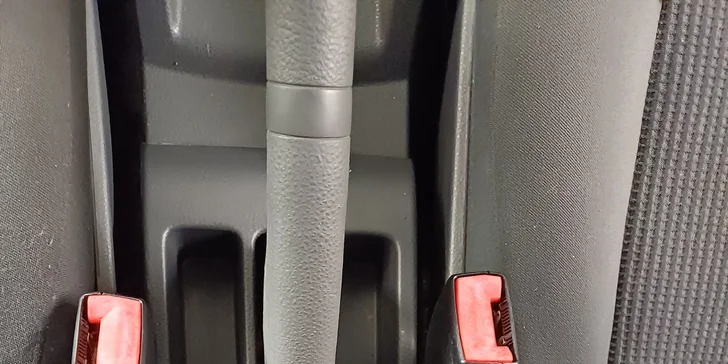 Vyčištěno do posledního smítka: detailing interiéru vašeho auta od vysátí po čištění parou