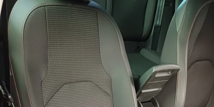 Vyčištěno do posledního smítka: detailing interiéru vašeho auta od vysátí po čištění parou