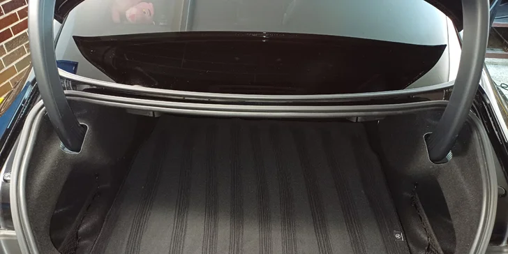 Vyčištěno do posledního smítka: detailing interiéru vašeho auta od vysátí po čištění parou