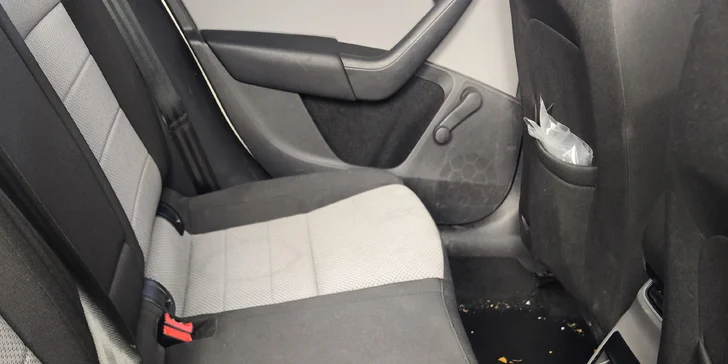Vyčištěno do posledního smítka: detailing interiéru vašeho auta od vysátí po čištění parou