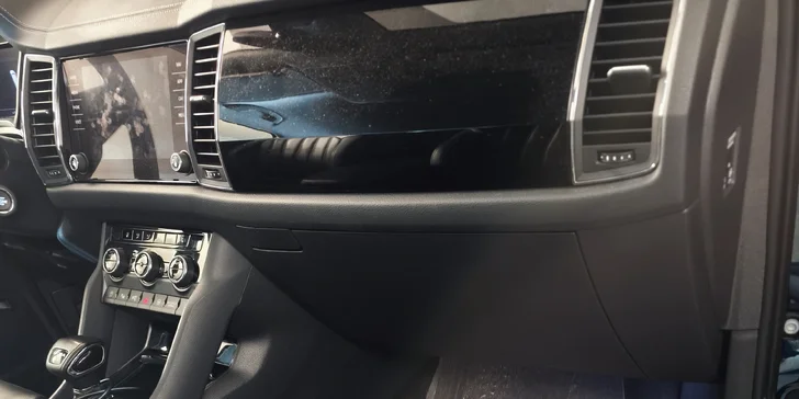 Vyčištěno do posledního smítka: detailing interiéru vašeho auta od vysátí po čištění parou