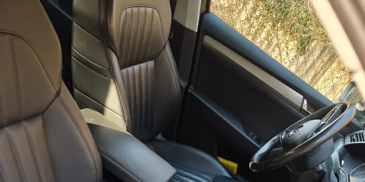 Vyčištěno do posledního smítka: detailing interiéru vašeho auta od vysátí po čištění parou