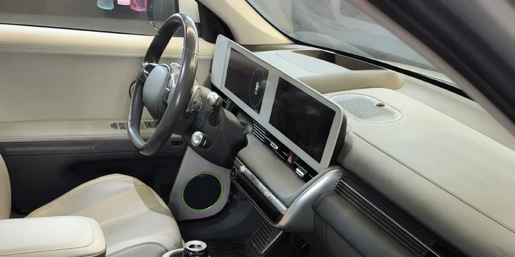 Vyčištěno do posledního smítka: detailing interiéru vašeho auta od vysátí po čištění parou