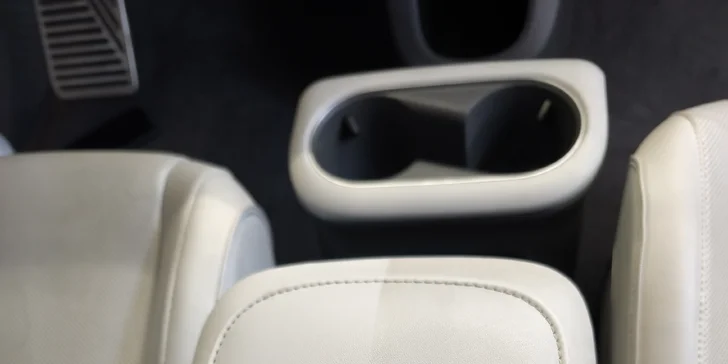 Vyčištěno do posledního smítka: detailing interiéru vašeho auta od vysátí po čištění parou