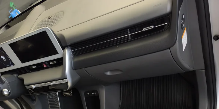 Vyčištěno do posledního smítka: detailing interiéru vašeho auta od vysátí po čištění parou