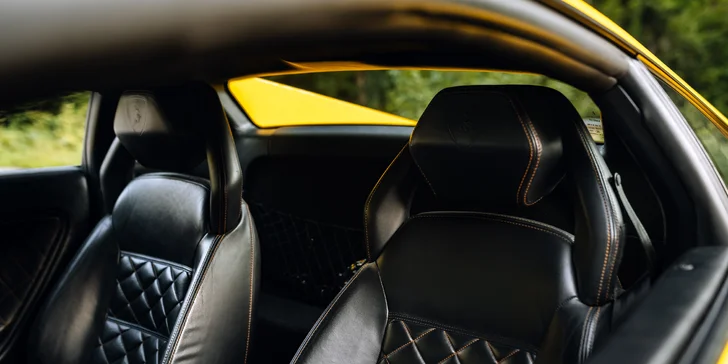 Jízdy v supersportech na závodním okruhu: 1 až 4 kola a na výběr 4 auta