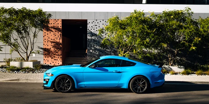 Jízdy v supersportech na závodním okruhu: 1 až 4 kola a na výběr 4 auta