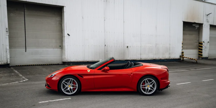 Jízdy v supersportech na závodním okruhu: 1 až 4 kola a na výběr 4 auta