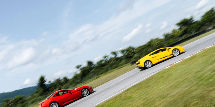 Vstříc adrenalinu: jízda v supersportu –⁠⁠⁠⁠⁠⁠ Ferrari, Lamborgini i Mustang, 20–⁠⁠⁠⁠⁠⁠40 minut