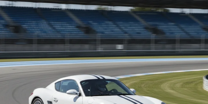 Jízdy v supersportech na závodním okruhu: 1 až 4 kola a na výběr 4 auta