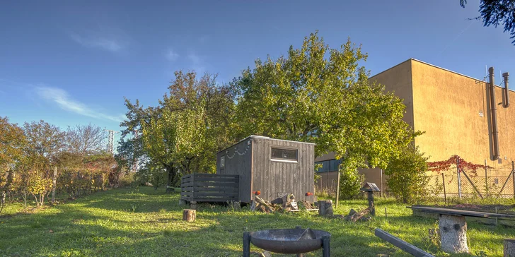 Pobyt v útulné maringotce u vinohradu na jižní Moravě pro 2 osoby