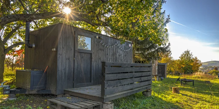 Pobyt v útulné maringotce u vinohradu na jižní Moravě pro 2 osoby