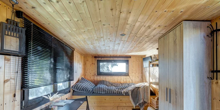 Pobyt v útulné maringotce u vinohradu na jižní Moravě pro 2 osoby