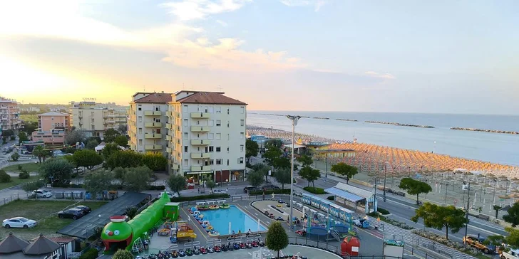 Jaderská riviéra poblíž Rimini: 3* hotel blízko pláže, plná či polopenze, venkovní bazén