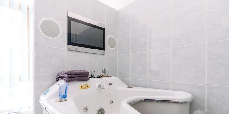 Relax ve Varech u kolonády: 4* hotel s polopenzí, wellness i procedurami