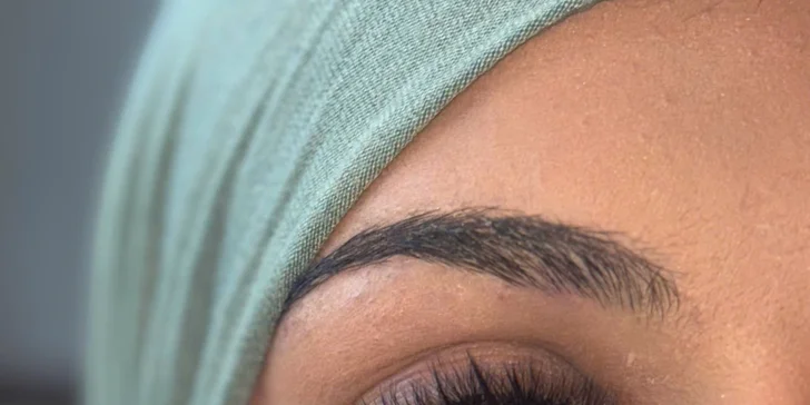 Prodloužení či doplnění řas: metoda řasa na řasu nebo větší objem