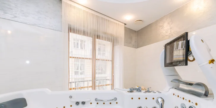 Relax ve Varech u kolonády: 4* hotel s polopenzí, wellness i procedurami