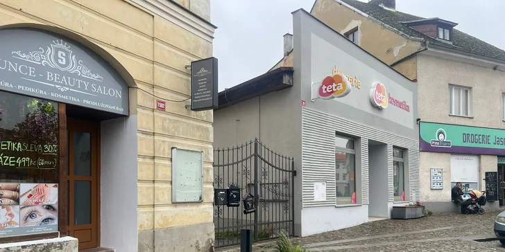 Permanentní make-up rtů i obočí pudrovou metodou či stínováním