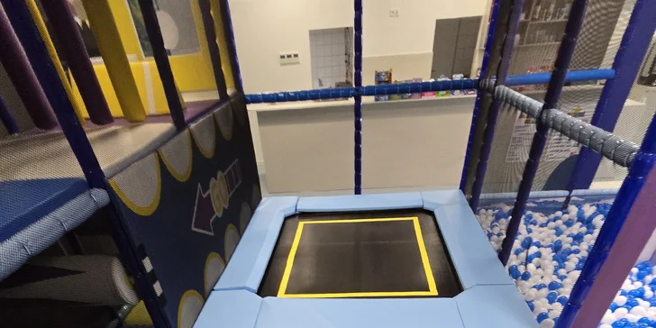 Zábava a relax: vstupy do dětské herny pro děti i dospělé s nápoji a pizzou