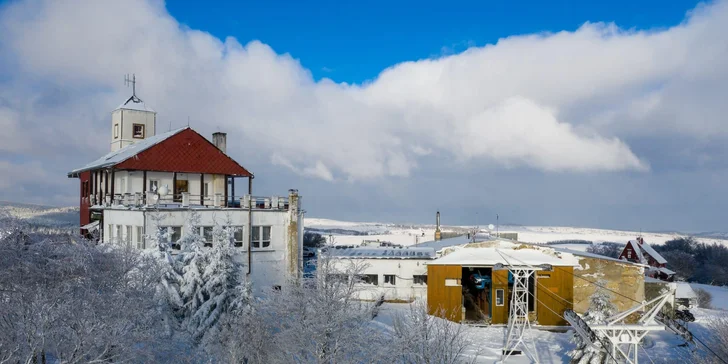 Ubytování se snídaní na hradě Krupka: pokoje až pro 4 osoby, vstupy do památek i na lanovku