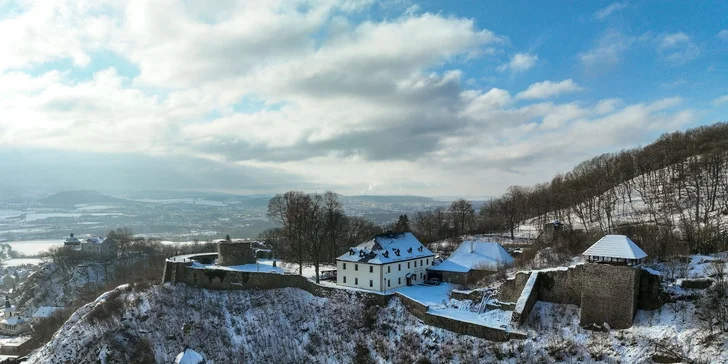 Ubytování se snídaní na hradě Krupka: pokoje až pro 4 osoby, vstupy do památek i na lanovku