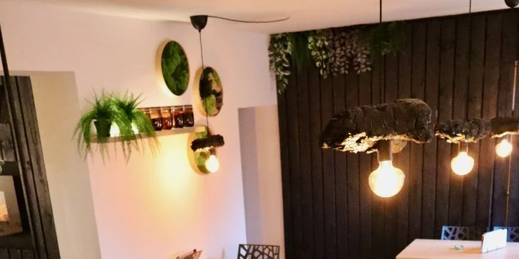 Americký set s žebry, kuřecími křídly a stripsy, burgerem a přílohami pro dva