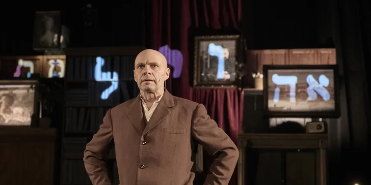 Voucher na 1 vstupenku do Divadla v Dlouhé na představení dle výběru