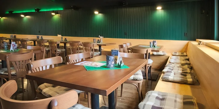 2-4 šťavnaté miniburgery s hovězím, trhaným vepřovým i kuřecím a hranolky