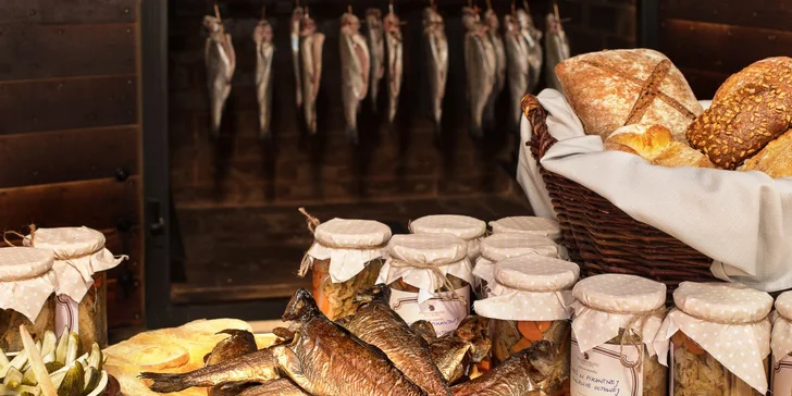 Parádní resort 13 km od Baltu: snídaně, wellness, zoo i koně, vlastní jezero, festival a mnoho dalšího