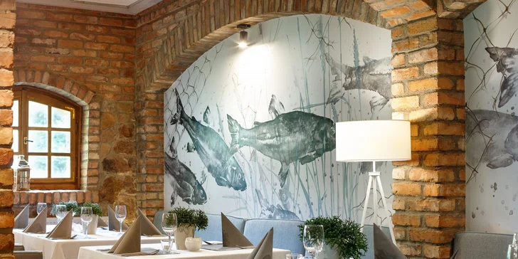 Parádní resort 13 km od Baltu: snídaně, wellness, zoo i koně, vlastní jezero, festival a mnoho dalšího