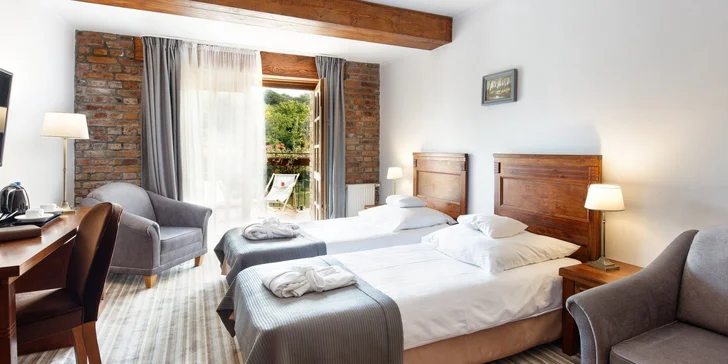 Parádní resort 13 km od Baltu: snídaně, wellness, zoo i koně, vlastní jezero, festival a mnoho dalšího