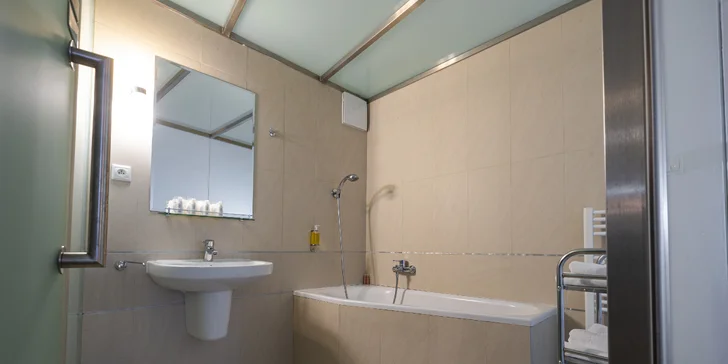 Romantický pobyt na zámku na západě Slovenska: snídaně i polopenze, vstupy do muzea