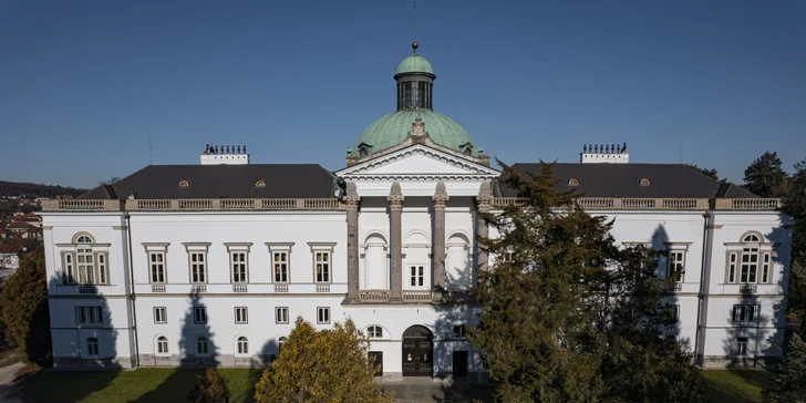 Romantický pobyt na zámku na západě Slovenska: snídaně i polopenze, vstupy do muzea