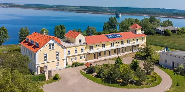 Pobyt u Nechranické přehrady: penzion se snídaní, možnost soukromé degustace vín