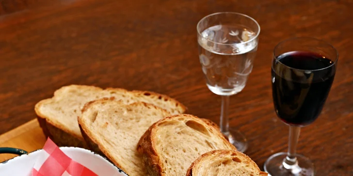 Degustační menu s grundlemi, žabími stehýnky a šneky pro 2 osoby