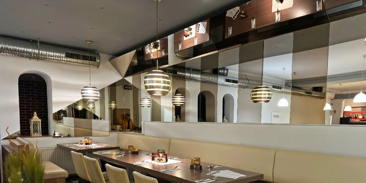 1 nebo 2 šťavnaté burgery s hranolky a coleslawem: hovězí, vepřové i se smažákem