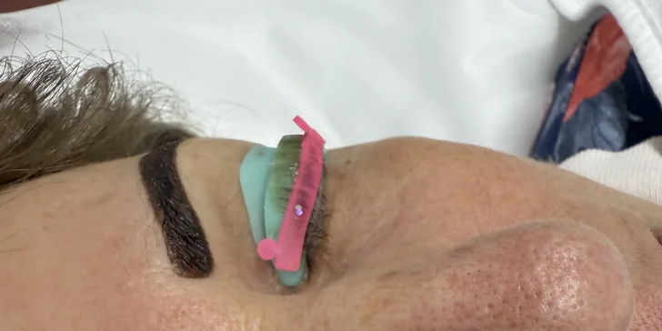 Základní kosmetické ošetření, laminace, barvení a úprava obočí i lash lifting