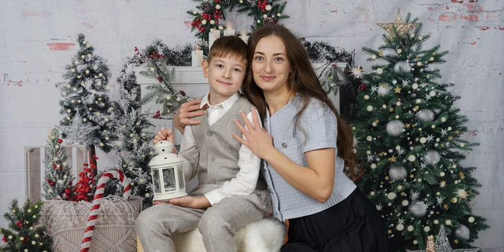 Vánoční focení v ateliéru s italským fotografem: 45 minut, 3 pozadí na výběr