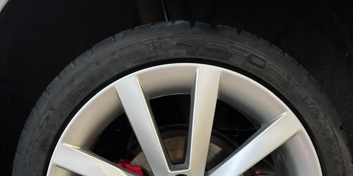 Čištění interiéru vč. tepování nebo čištění kůže: všechny velikosti auta