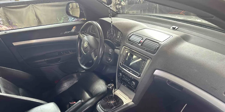 Čištění interiéru vč. tepování nebo čištění kůže: všechny velikosti auta