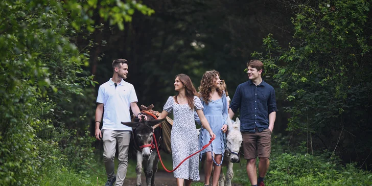 Rodinná návštěva Oslí stezky: prohlídka farmy, trail park a svezení pro děti i túra s piknikem